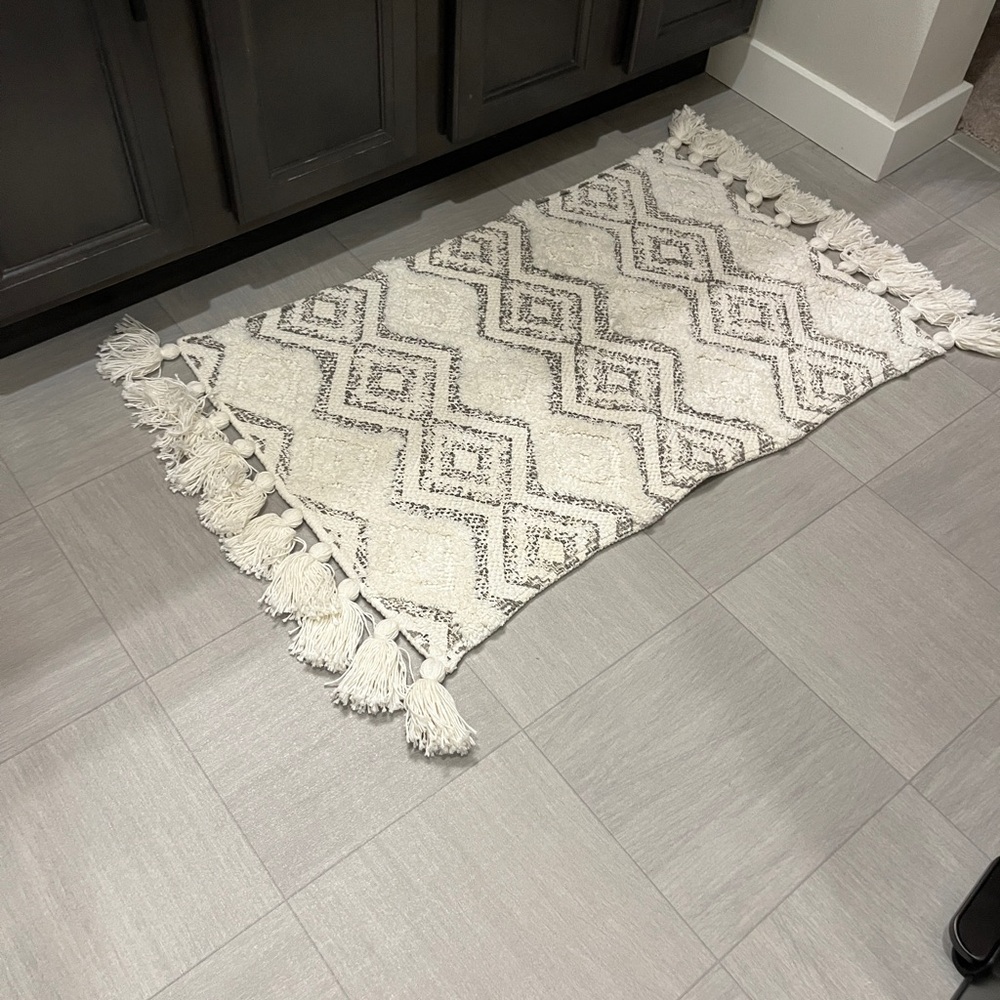 Boho Geometric Cotton Tassel Rug Grey and White 38x21” - Picture 2 of 4